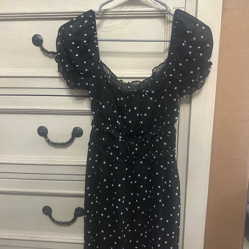 Trixxi Black and White Puff Sleeve Midi Dress